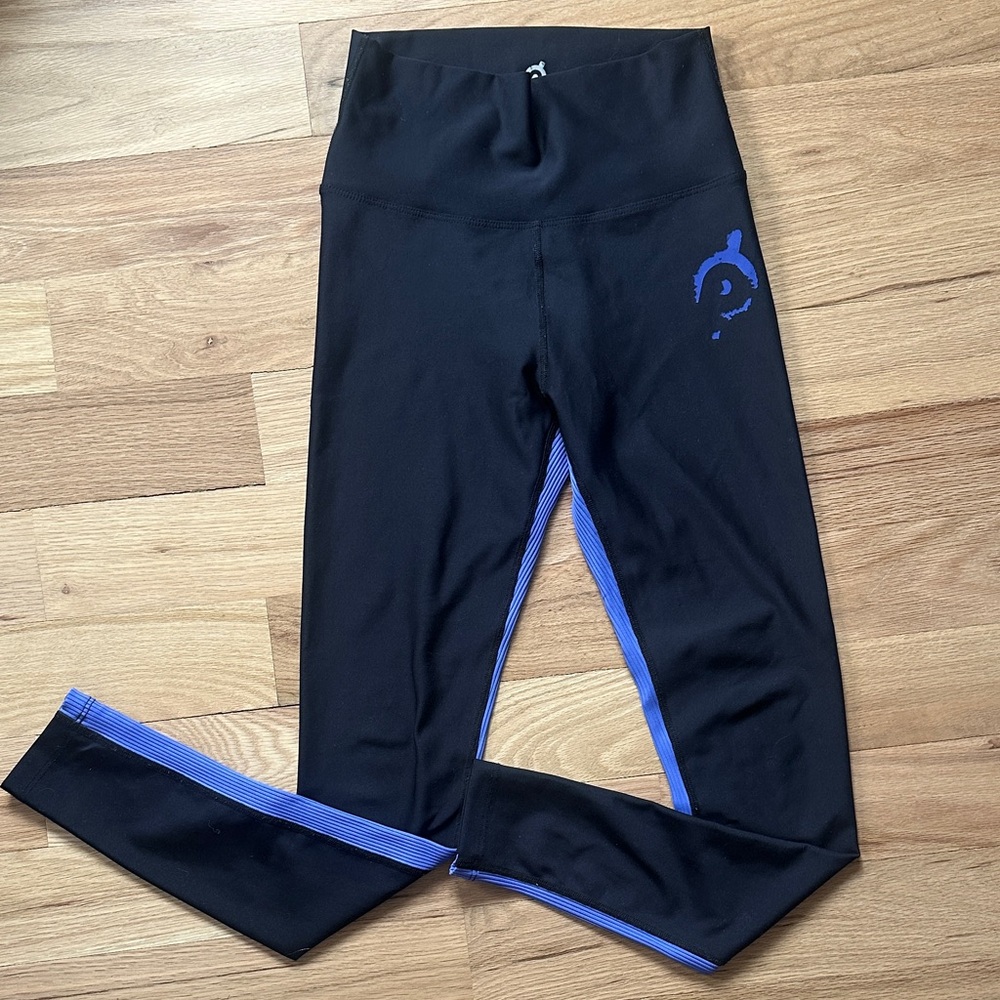 Peloton high waist black leggings with periwinkle ribbed inseam women's sz small
